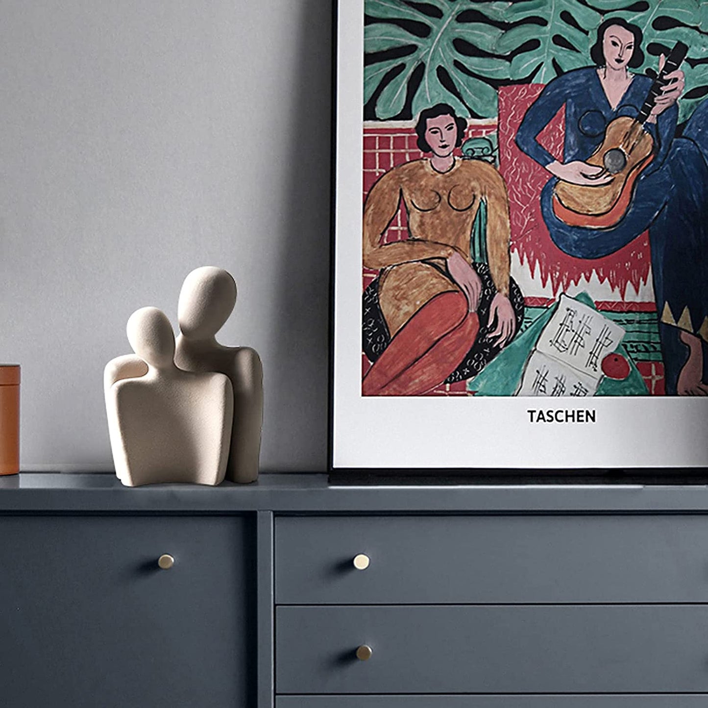 Romantic Matt Grey Couple Sculpture